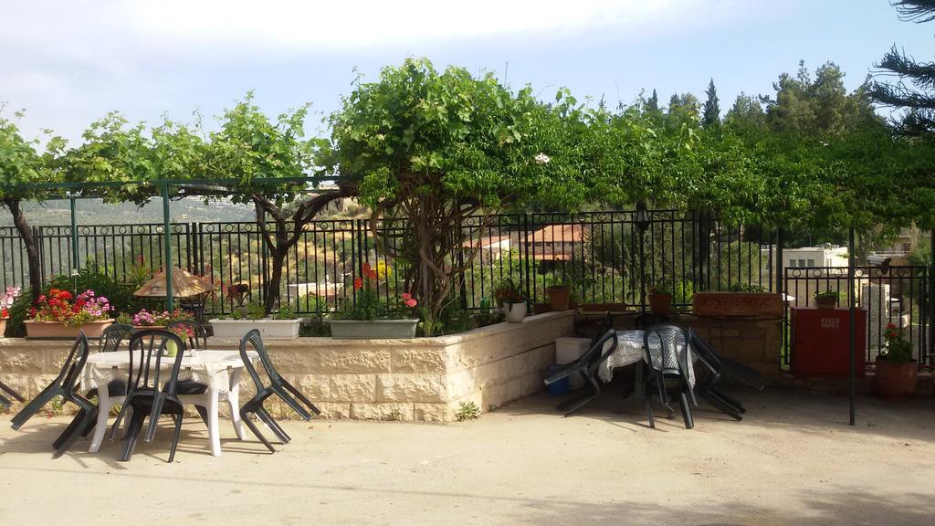 Rosary Sister Guest House Ein Karem Jerusalén Exterior foto
